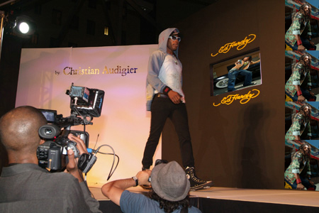 vicrunwaysho521.jpg